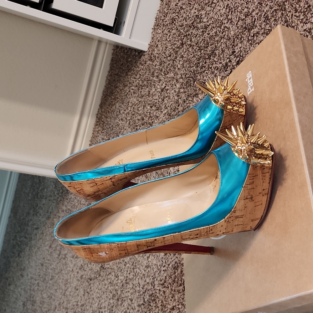 Cork blue spike Christian Louboutin